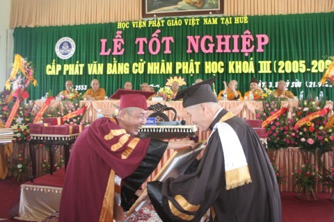 Lễ tốt nghiệp khóa III Học viện Phật giáo Việt Nam tại Huế ảnh 20