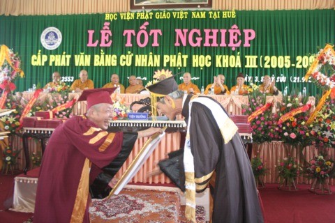 Lễ tốt nghiệp khóa III Học viện Phật giáo Việt Nam tại Huế ảnh 21