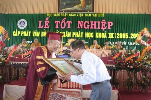 Lễ tốt nghiệp khóa III Học viện Phật giáo Việt Nam tại Huế ảnh 24