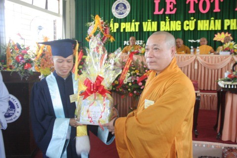 Lễ tốt nghiệp khóa III Học viện Phật giáo Việt Nam tại Huế ảnh 35