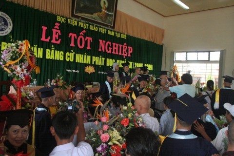 Lễ tốt nghiệp khóa III Học viện Phật giáo Việt Nam tại Huế ảnh 59