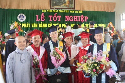 Lễ tốt nghiệp khóa III Học viện Phật giáo Việt Nam tại Huế ảnh 60