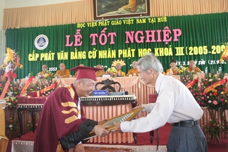 Lễ tốt nghiệp khóa III Học viện Phật giáo Việt Nam tại Huế ảnh 22