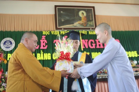 Lễ tốt nghiệp khóa III Học viện Phật giáo Việt Nam tại Huế ảnh 36
