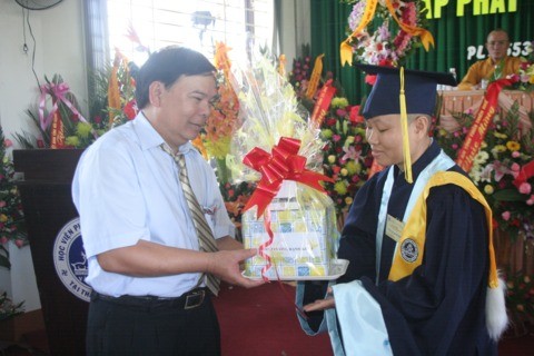 Lễ tốt nghiệp khóa III Học viện Phật giáo Việt Nam tại Huế ảnh 39