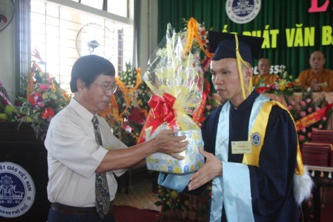 Lễ tốt nghiệp khóa III Học viện Phật giáo Việt Nam tại Huế ảnh 40