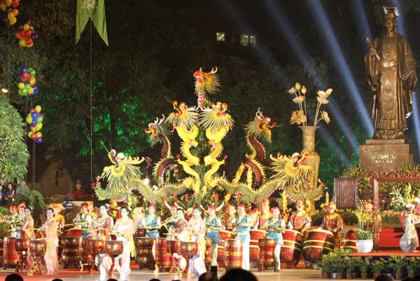 Tưng bừng khai hội phố hoa ảnh 2