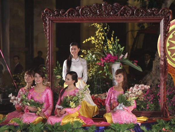 Tưng bừng khai hội phố hoa ảnh 10