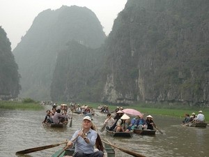 Đầu năm hành hương về đất Phật chùa Hương ảnh 1