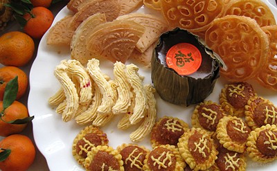 Mồng 1 bày bánh mứt cầu chúc may mắn ảnh 13