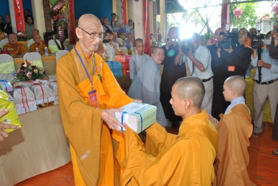 Đồng Nai: Bế mạc Đại giới đàn Nguyên Thiều - Siêu Bạch 2011 ảnh 12