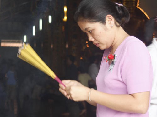 Bông hồng đỏ cho những ai còn mẹ ảnh 1