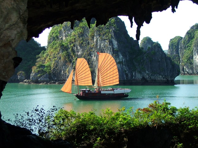 Vinh ha long.jpg