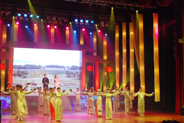 Chùm ảnh: Lung linh sắc màu Hương ca ba miền ảnh 72
