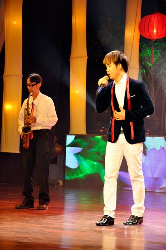 Chùm ảnh: Lung linh sắc màu Hương ca ba miền ảnh 76