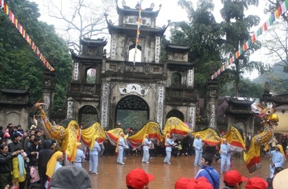 Nhích từng bước trong “biển người” đổ về khai hội chùa Hương ảnh 6