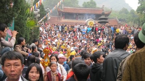 Đội mưa rét, chen nhau khai hội chùa Hương ảnh 1