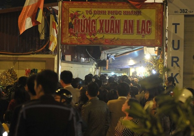 Hà Nội: Chen chân lễ chùa ngày đầu năm ảnh 10
