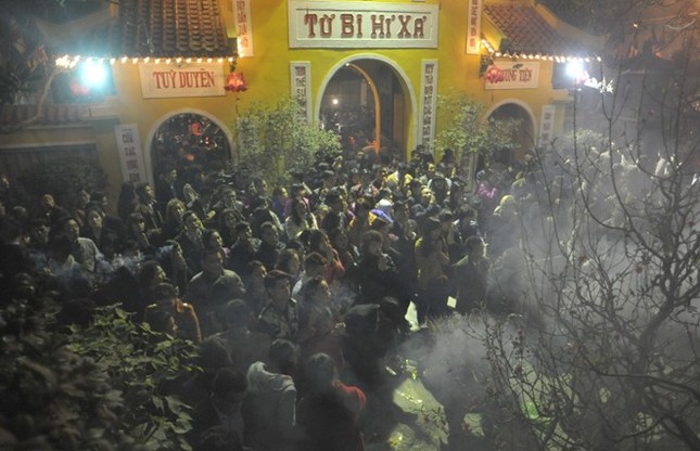 Hà Nội: Chen chân lễ chùa ngày đầu năm ảnh 4