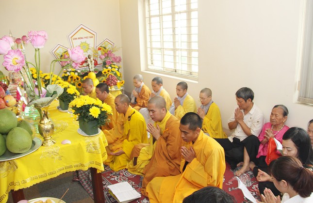 Công ty Quang Minh giúp nhân viên hướng Phật ảnh 1