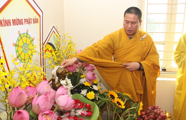 Công ty Quang Minh giúp nhân viên hướng Phật ảnh 2