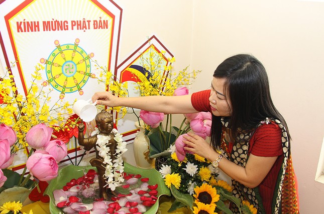 Công ty Quang Minh giúp nhân viên hướng Phật ảnh 3