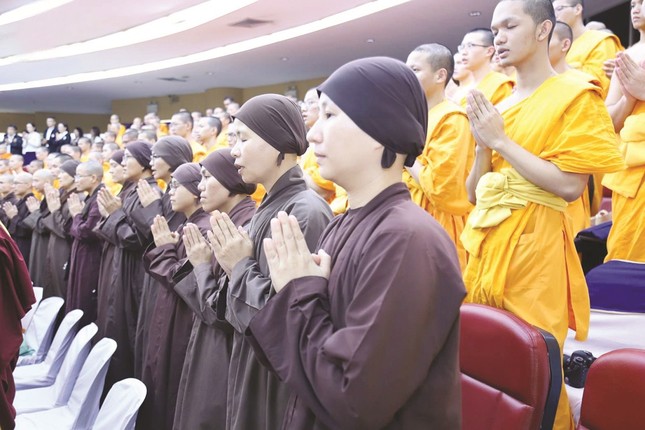 Vesak Mahachula.jpg