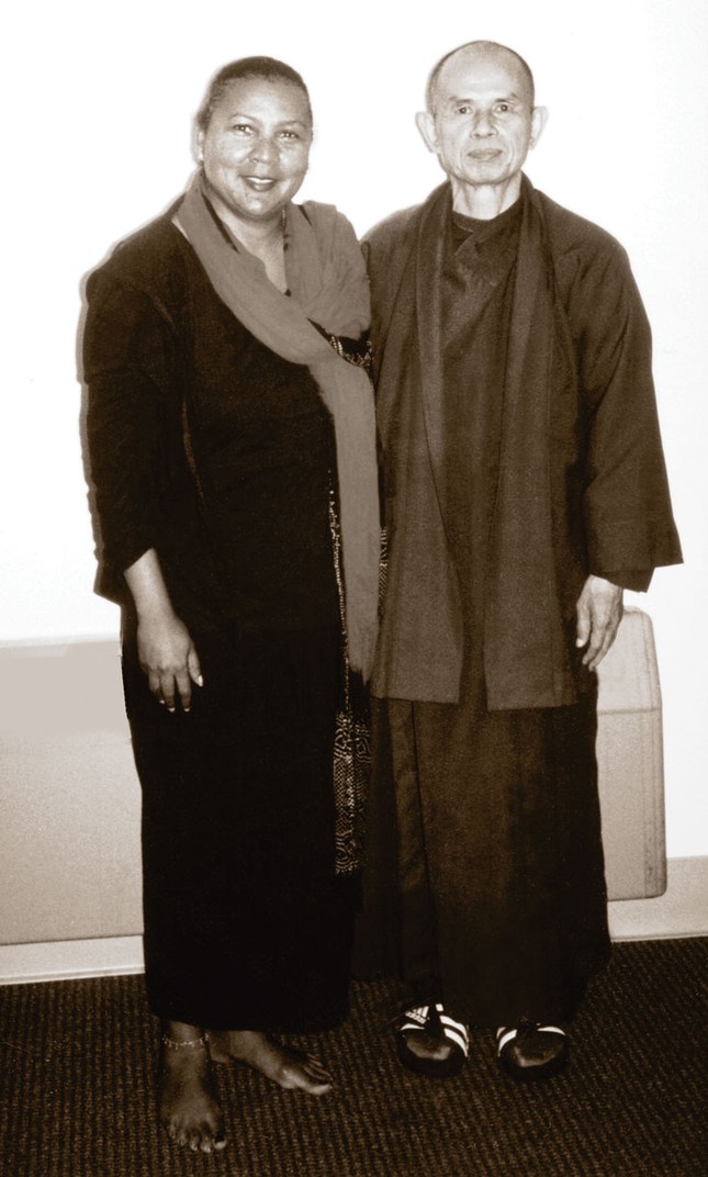 Bell Hooks va Thien su Thich Nhat Hanh.jpg