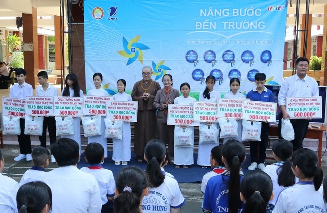 PhatGiao1b.jpg