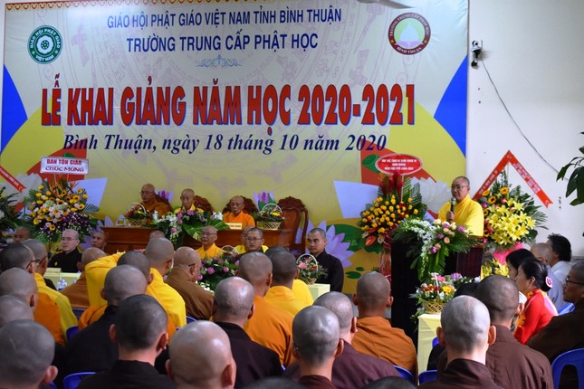2bt khai mac.jpg