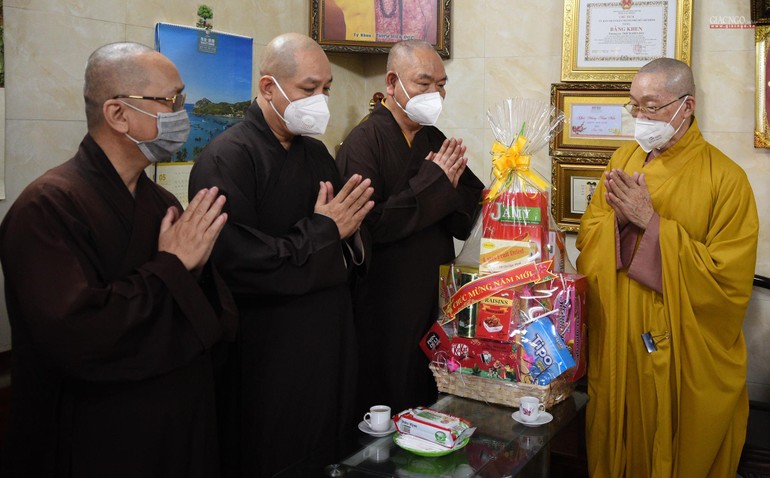 Ban Trị sự Phật giáo quận 8 khánh tuế chư tôn giáo phẩm