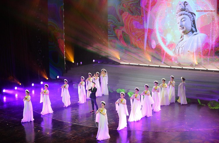 Rực rỡ sắc màu đêm Đại nhạc hội “Ánh đạo trong dòng sử Việt” 