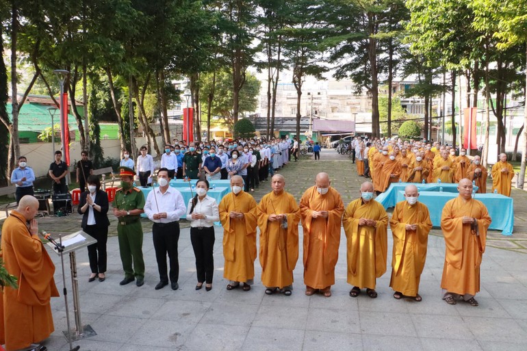 Ban Trị sự Phật giáo quận 4 dâng hương tưởng niệm anh linh anh hùng, liệt sĩ