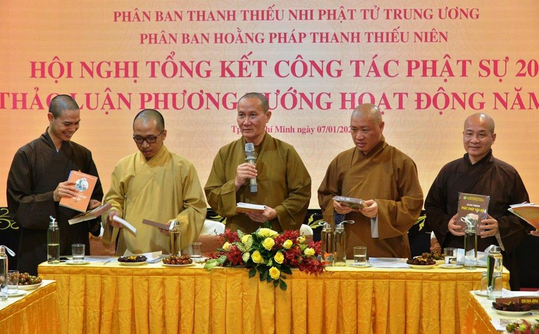 Thượng tọa Thích Phước Nghiêm, Phó Trưởng ban Thường trực Ban Hướng dẫn Phật tử Trung ương điều hành hội nghị