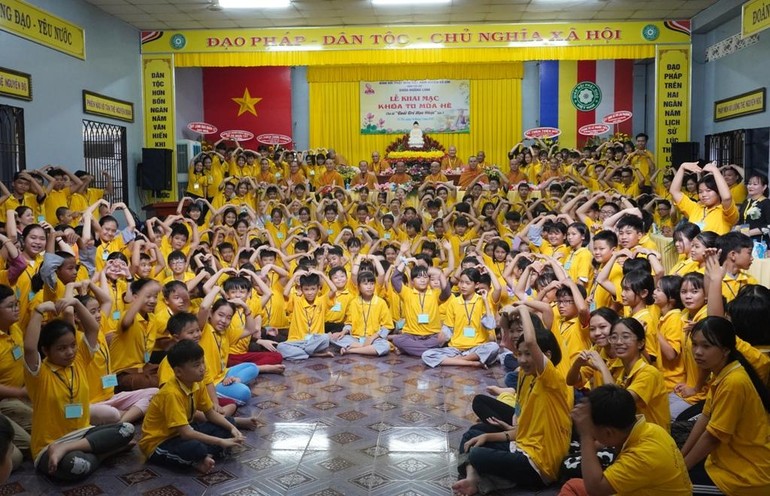 Khóa tu mùa hè dành cho tuổi trẻ do Ban Trị sự GHPGVN huyện Củ Chi tổ chức tại chùa Hoằng Linh - Ảnh: Như Danh/BGN