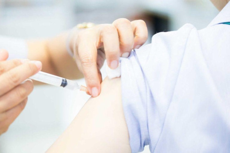 Có 11 nhóm được ưu tiên sắp xếp tiêm vắc-xin phòng Covid-19 đợt đầu tiên tại Việt Nam