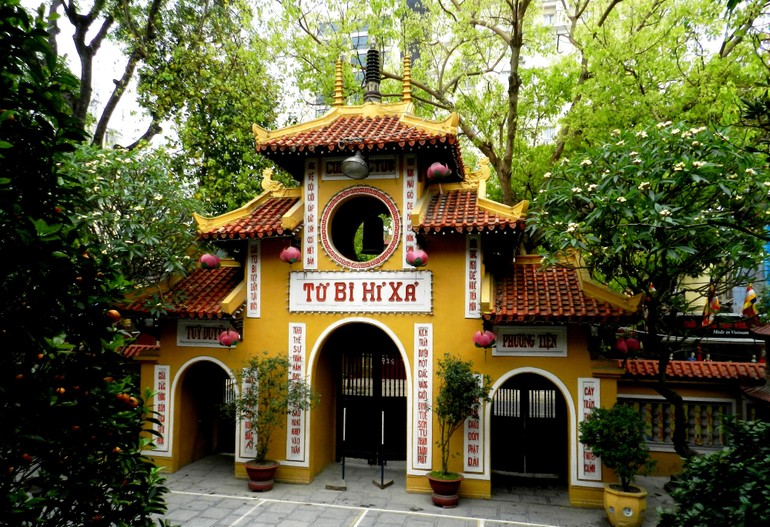 Tam quan chùa Quán Sứ (Hà Nội) - Trụ sở Trung ương GHPGVN