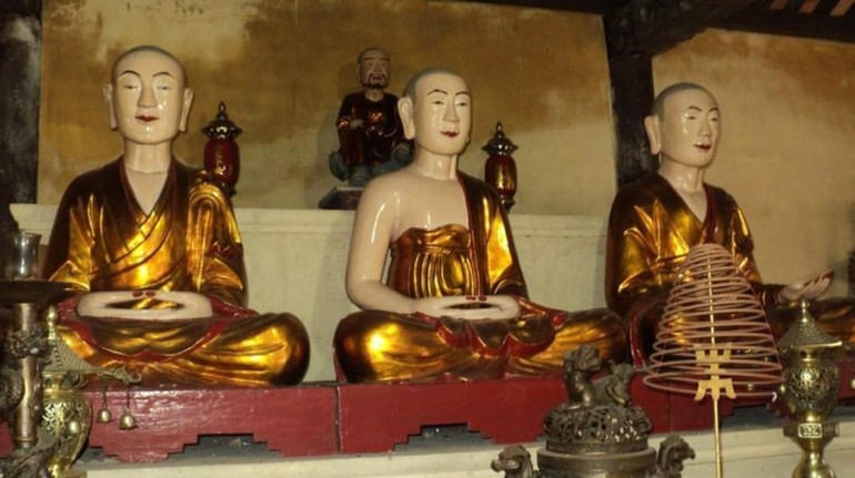 Tổ sư Pháp Loa, Phật hoàng Trần Nhân Tông, Tổ sư Huyền Quang (từ phải)