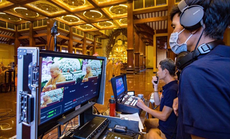 Thực hiện truyền hình trực tuyến Đại lễ Phật đản và các buổi thuyết giảng từ Việt Nam Quốc Tự trên Giác Ngộ Online
