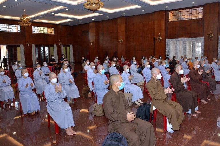 50 Tăng Ni, Phật tử tham gia lễ xuất phát đến hỗ trợ bệnh nhân Covid-19