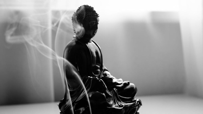 Đức Phật dạy người tu cần chọn những nơi cả thân và tâm đều lợi ích, đời sống thuận lợi và nội tâm thì chuyển hóa được phiền não