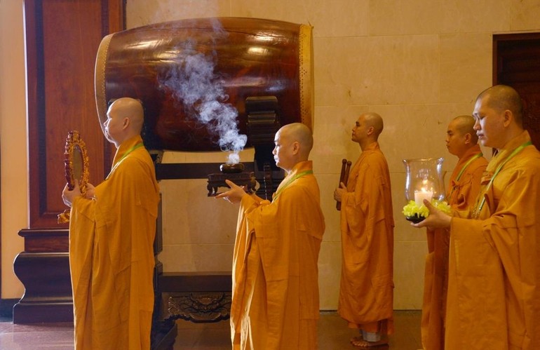 Cử hành khóa lễ Tam bảo cầu nguyện trước giờ khai mạc Đại hội đại biểu Phật giáo TP.HCM lần thứ X, nhiệm kỳ 2022-2027
