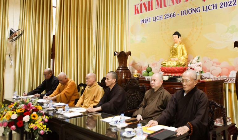 Chư vị giáo phẩm chủ tọa cuộc họp sáng 4-8-2022 tại chùa Tỉnh Hội, trụ sở Ban Trị sự GHPGVN tỉnh Đồng Nai - Ảnh: Hạnh Đăng/BGN