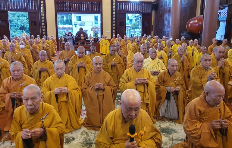 Chư tôn đức Phật giáo TP.HCM và quận Tân Bình dâng hương tưởng niệm sáng 29-7-Nhâm Dần
