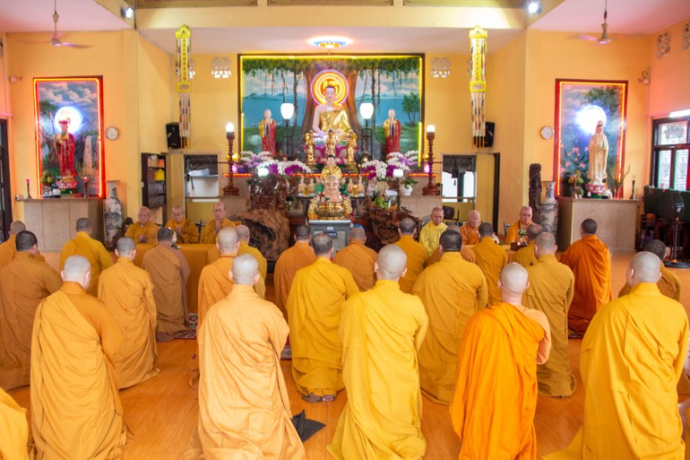 Buổi lễ được diễn ra trang nghiêm tại chánh điện chùa Thiên Minh
