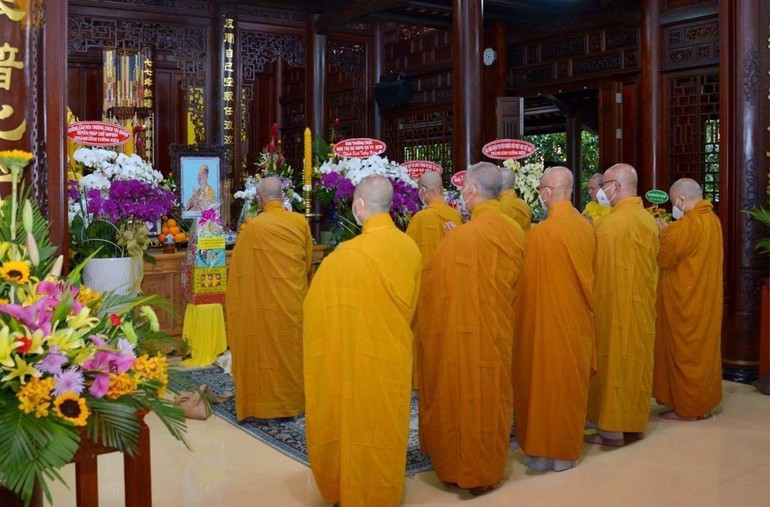 Ban Trị sự Phật giáo TP.HCM dâng hương tưởng niệm Trưởng lão Hòa thượng Thích Trí Thủ