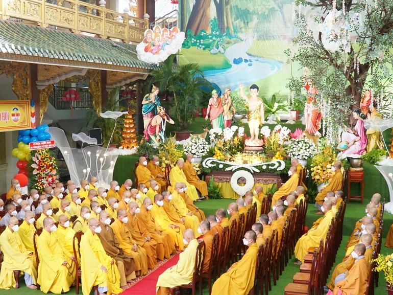 Đại lễ Phật đản Phật lịch 2566 được chùa Vạn Đức (TP.Thủ Đức) tổ chức trong không khí trang nghiêm, thành kính