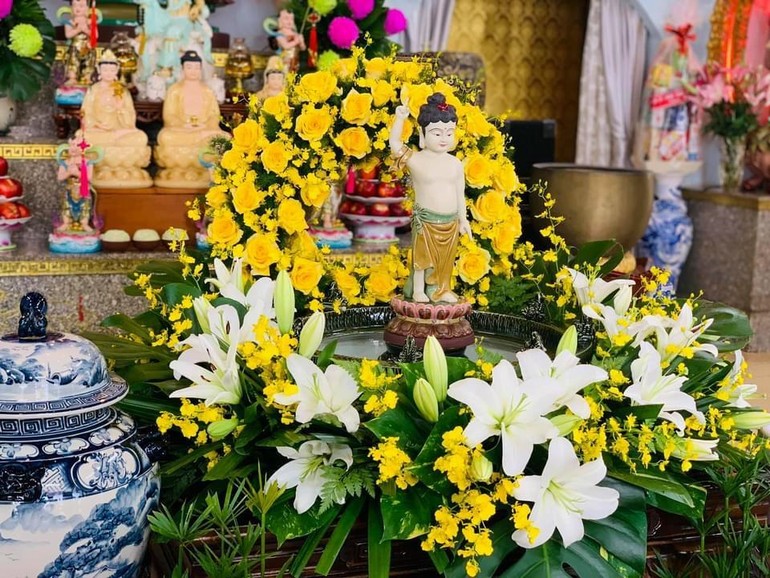 Ngắm lễ đài Đức Phật đản tại các tự viện