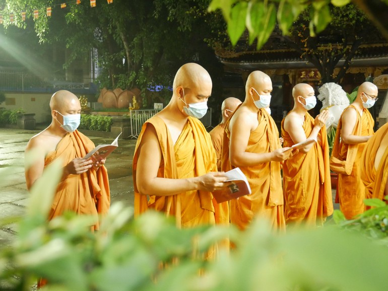 Đại lễ Phật đản nội bộ tại tịnh xá Trung Tâm, quận Bình Thạnh