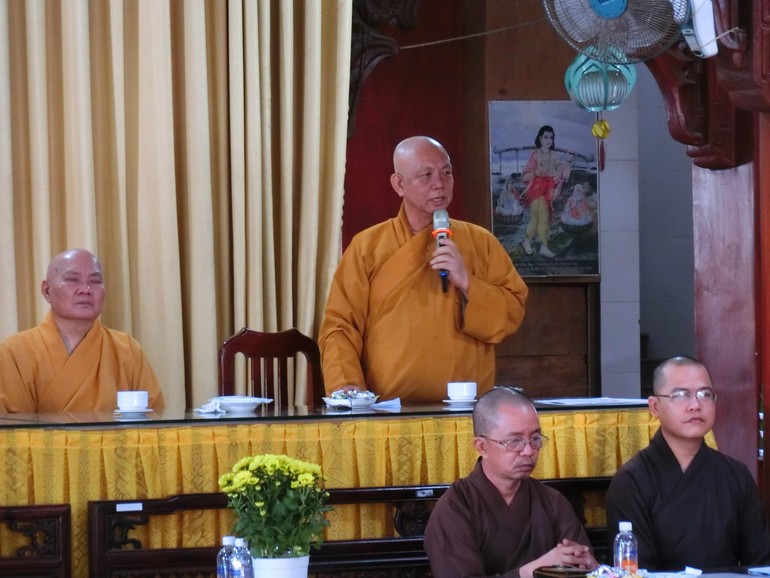  Thượng tọa Thích Thiện Từ, Trưởng Ban Trị sự Phật giáo huyện Nhà Bè phát biểu - Ảnh: Hiển Quang